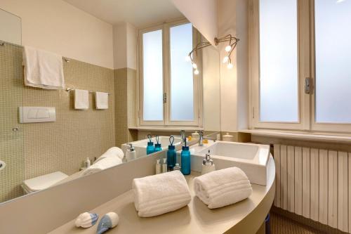 A bathroom at Finardi Apartment