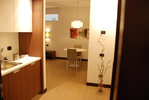 A kitchen or kitchenette at Residence Hotel Parioli