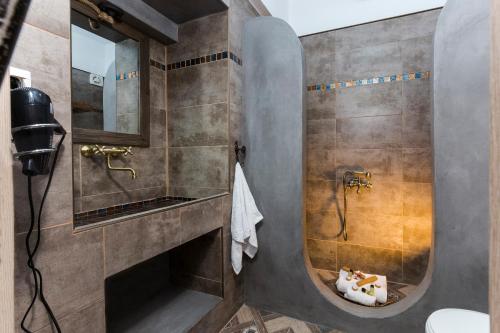 Bathroom sa EvaEle Luxury Apartments