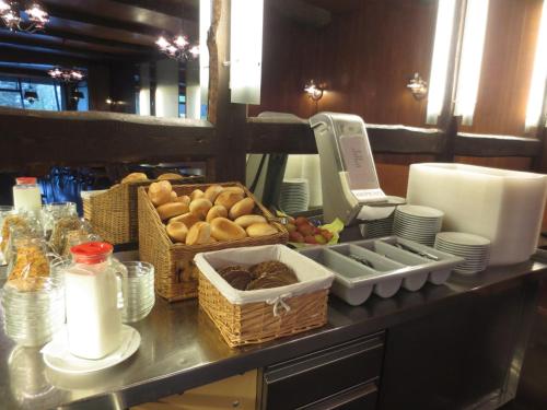 Makanan di atau berdekatan hotel