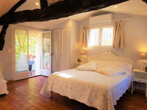 A bed or beds in a room at B&B with charm, quiet, kitchen, sw pool.