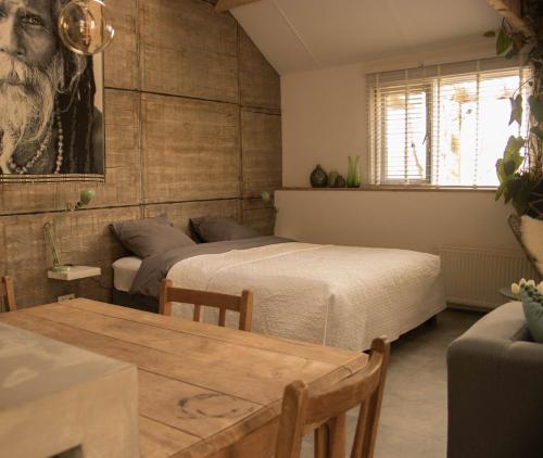 Ένα ή περισσότερα κρεβάτια σε δωμάτιο στο B&B de Onlanden
