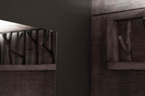a close up of a wooden window in a room at B&B de Onlanden in Eelderwolde