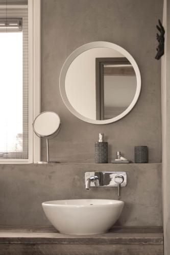 a bathroom with a white sink and a mirror at B&B de Onlanden in Eelderwolde