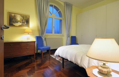 a bedroom with a bed and a dresser and a window at Il Palazzotto in Isernia