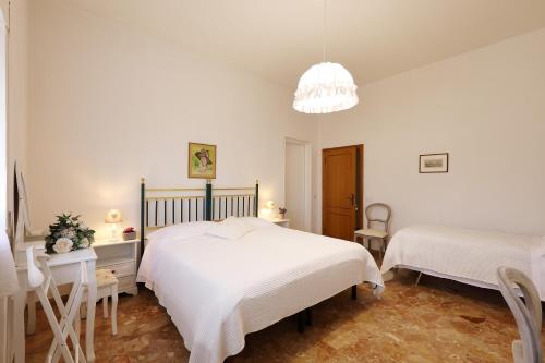 En eller flere senge i et værelse på villa oliveta