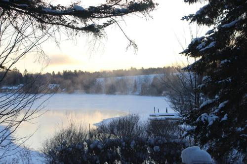 a view of a lake with snow on it at La Maison Jaune D'Eastman in Eastman