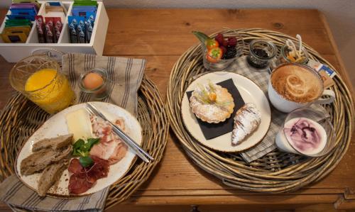 ホテルの敷地内または近くでの食事または食べ物