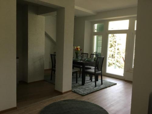 a dining room with a table and chairs and a window at Ferienwohnung Villa Josephine in Badenweiler