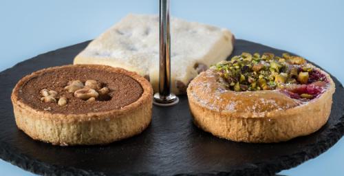 two pieces of bread with food on a black plate at Glencoe House in Glencoe