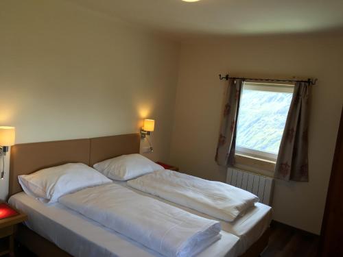 Ein Bett oder Betten in einem Zimmer der Unterkunft Panoramarestaurant Kaiser Franz-Josefs-Höhe