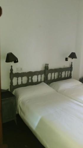 Postel nebo postele na pokoji v ubytování Hotel Lanjaron