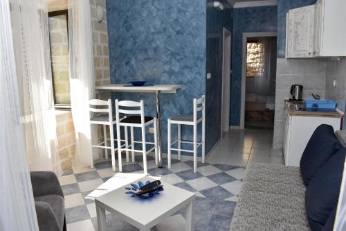Una cocina o zona de cocina en Lanterna Apartments