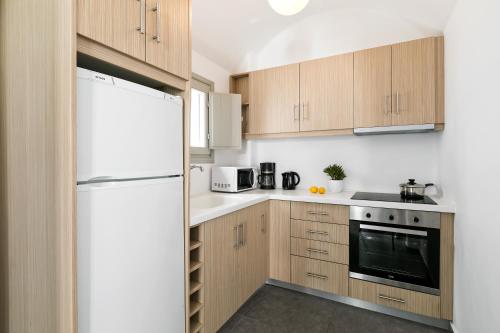 Dapur atau dapur kecil di Santorini Blue Senses Villas