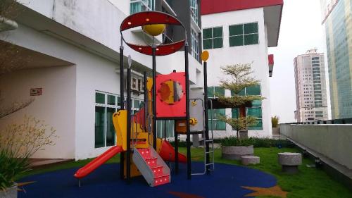 Zona de juegos para niños en Twin Galaxy Residences