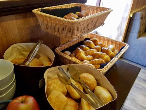 a table with baskets of food and apples on it at Nest in Drobeta-Turnu Severin