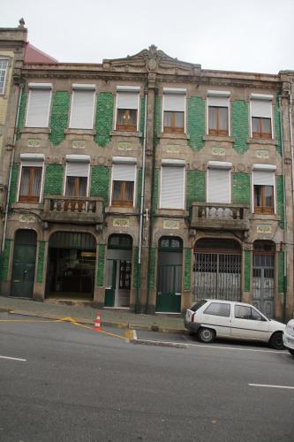 a building with a car parked in front of it at Monte Sinai Guest House in Porto