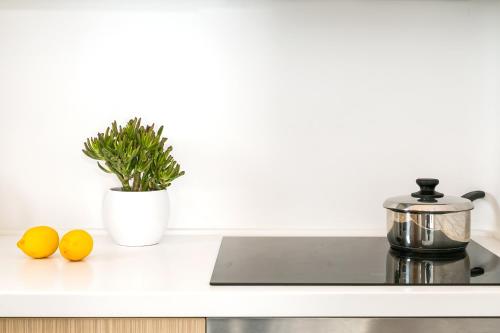 Dapur atau dapur kecil di Santorini Blue Senses Villas