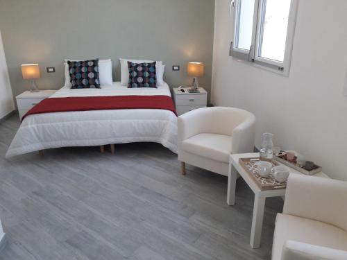 Una cama o camas en una habitación de Alykès