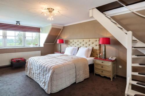 Landhuishotel De Bloemenbeekにあるベッド