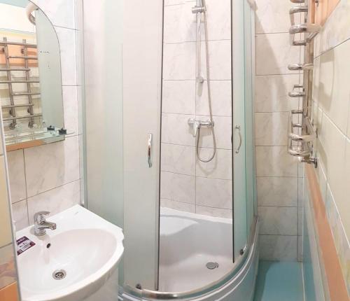 Koupelna v ubytování Квартира біля залізничного вокзалу вулиця Залізнична 10 до 5 гостей