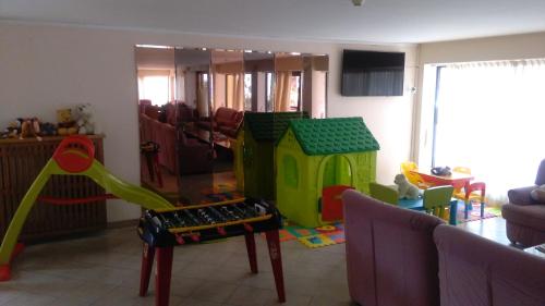 Televisyen dan/atau pusat hiburan di Hotel Glenn