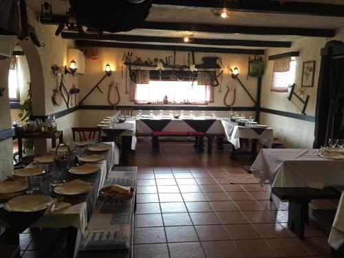 A restaurant or other place to eat at Agroturizam Toni