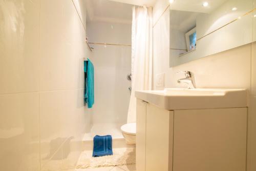 Ένα μπάνιο στο Meerbusch Apartments - 20 Min Messe DUS