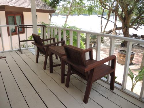 Balkón nebo terasa v ubytování The C Samet Beach Resort SHA Plus