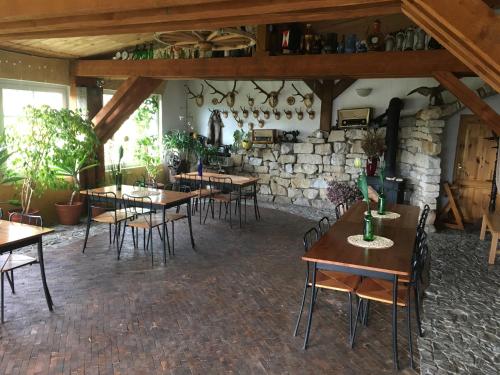 Reštaurácia alebo iné gastronomické zariadenie v ubytovaní Piekiełko