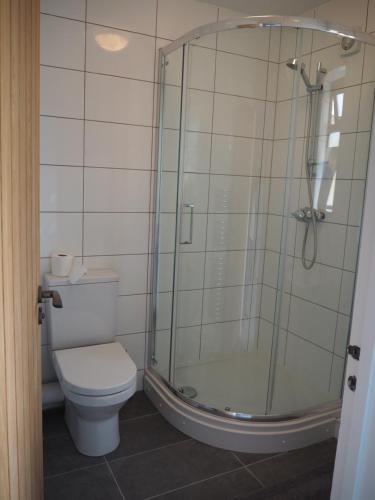 Ένα μπάνιο στο High Hedges Apartment C