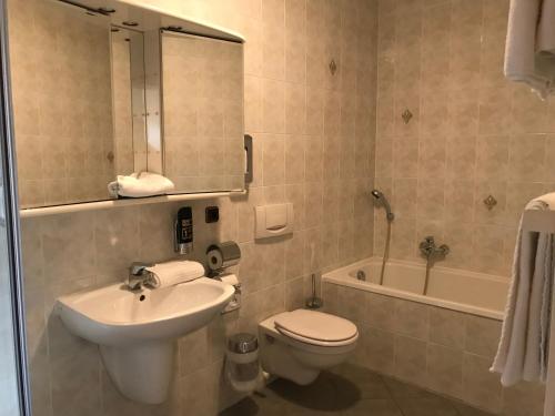 Gallery image of Hotel & Restaurant "Zur Linde" in Spergau