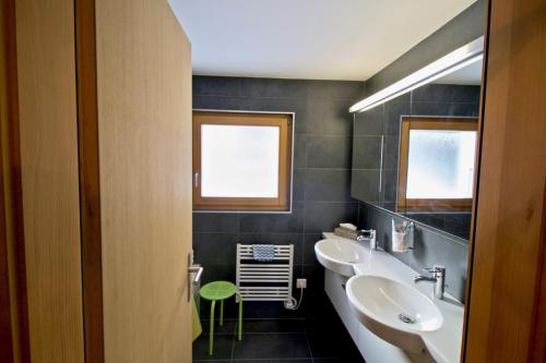 Koupelna v ubytování Appartement sous les combles - Chalet La Biolle - Vercorin