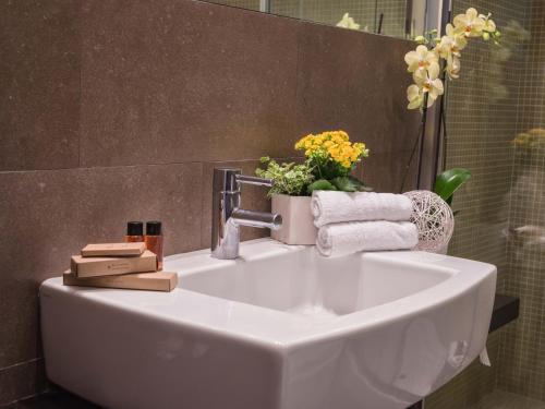 Un baño de Hotel For You