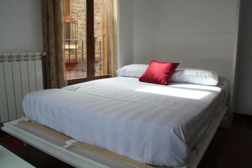A bed or beds in a room at Apartamentos San Lázaro