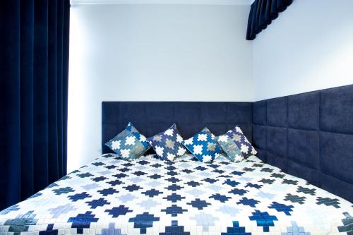 Ένα ή περισσότερα κρεβάτια σε δωμάτιο στο Lotos for You Apartments 2, RED PIANO