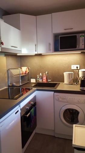 Gallery image of tahiti parc maisonnette 6 pers 2 chambre in Le Lavandou