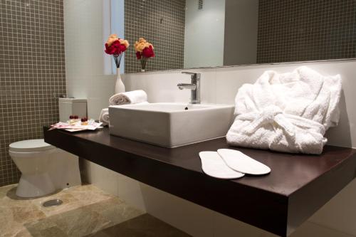 A bathroom at Hotel & SPA Dynastic