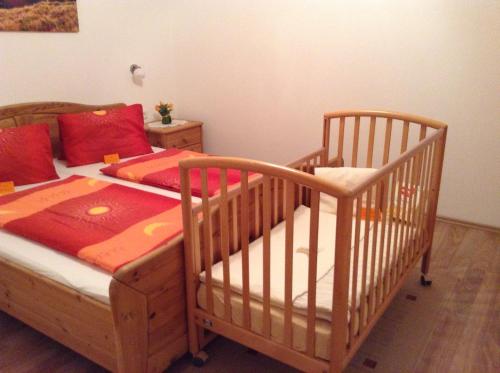 Ein Bett oder Betten in einem Zimmer der Unterkunft Ferienwohnung Gruber
