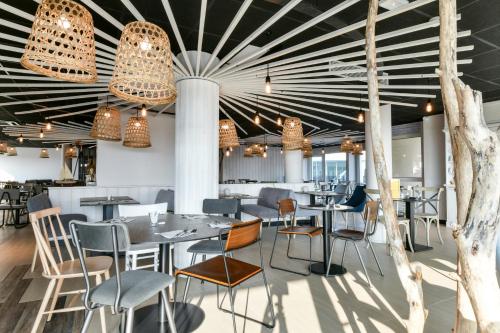 Ein Restaurant oder anderes Speiselokal in der Unterkunft ibis styles La Rochelle Thalasso Chatelaillon 