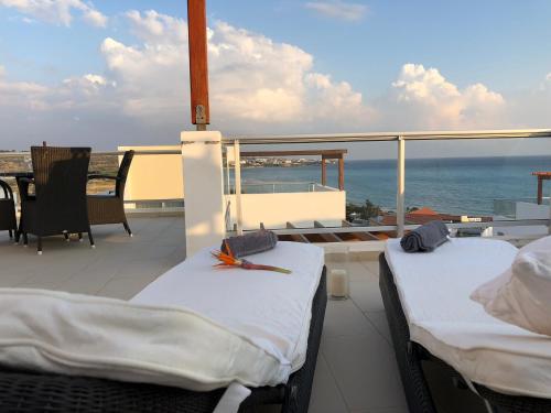 Postel nebo postele na pokoji v ubytování Marina View Villa 11
