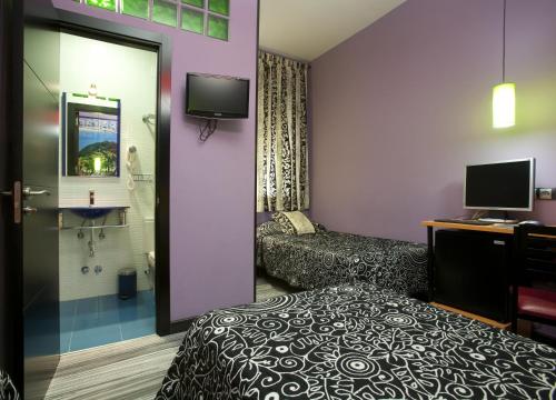 JC Rooms Santa Ana