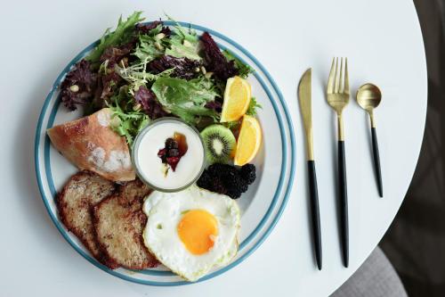 a plate of breakfast food with an egg and a salad at 墾丁 住在Zhuzai in Checheng