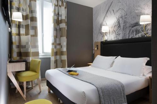 Postel nebo postele na pokoji v ubytování Hotel Daumesnil-Vincennes