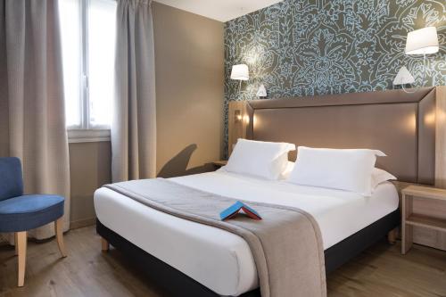 Postel nebo postele na pokoji v ubytování Hotel Daumesnil-Vincennes
