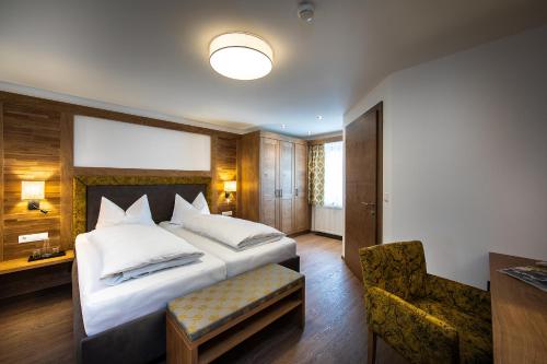 a hotel room with two beds and two lamps at Hotel Huberhof in Innsbruck