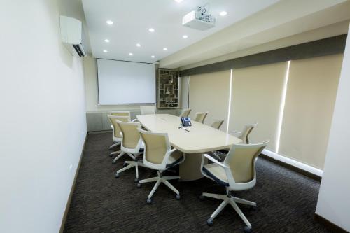 a conference room with a white table and chairs at Best Western Plus Panama Zen Hotel in Panama City