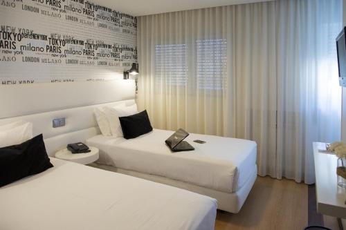 Tempat tidur dalam kamar di Belem Hotel