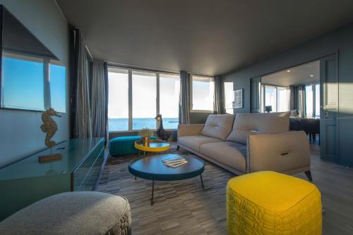Χώρος καθιστικού στο La Grande Terrasse Hotel & Spa La Rochelle - MGallery Collection