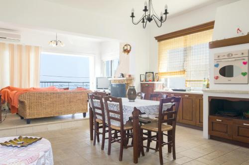 Køkken eller tekøkken på Kaya Sea Apts - Stegna Beach